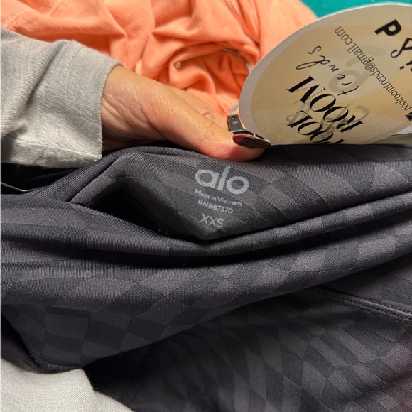 Alo yoga checkered legging - Picture 7 of 7
